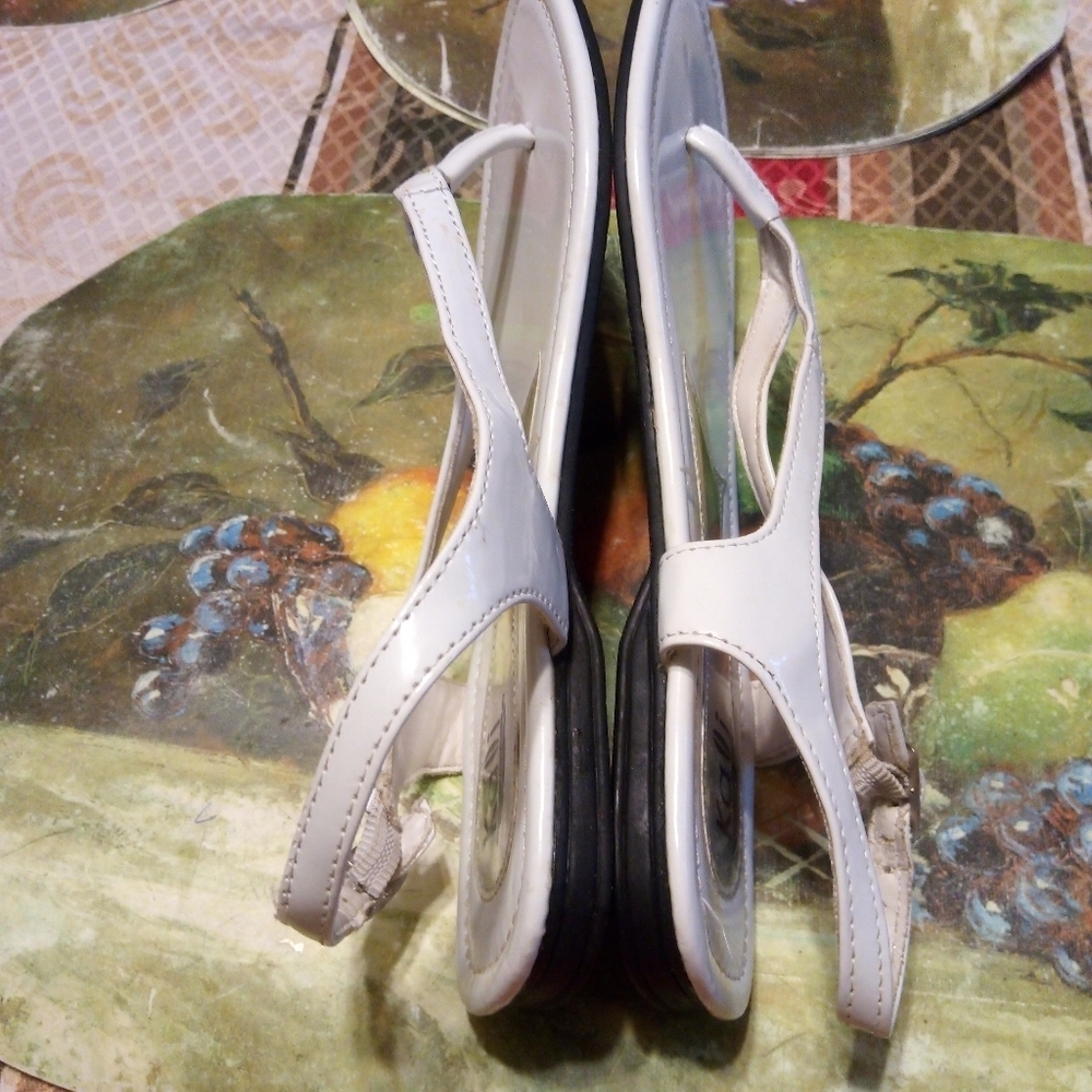 SIZE 9 KALI SANDALS - Picture 3 of 12